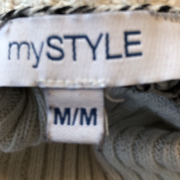 MySTYLE SIZE M GREY MIX WITH CREAM & RED TRIM COTTON/ACRYLIC TURTLENECK - #517 - Picture 6 of 8